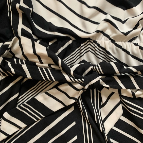 Jessica Simpson Geometric Cold Shoulder Dress - Picture 6 of 6